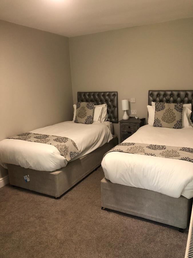 The Maple Manor Hotel Кроули Екстериор снимка